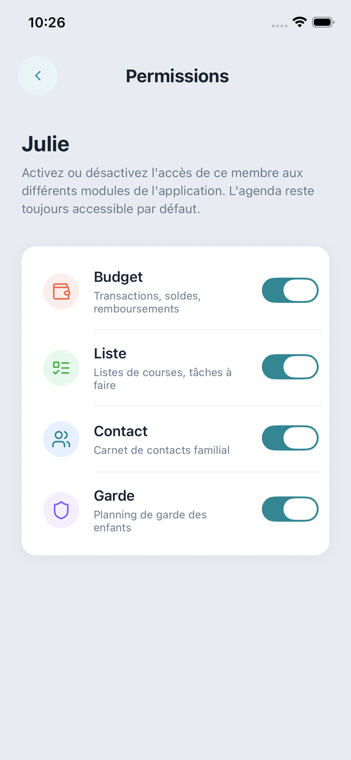 Gestion des rôles et permissions FamilyWell — configuration des droits d'accès granulaires par membre du foyer sur iPhone